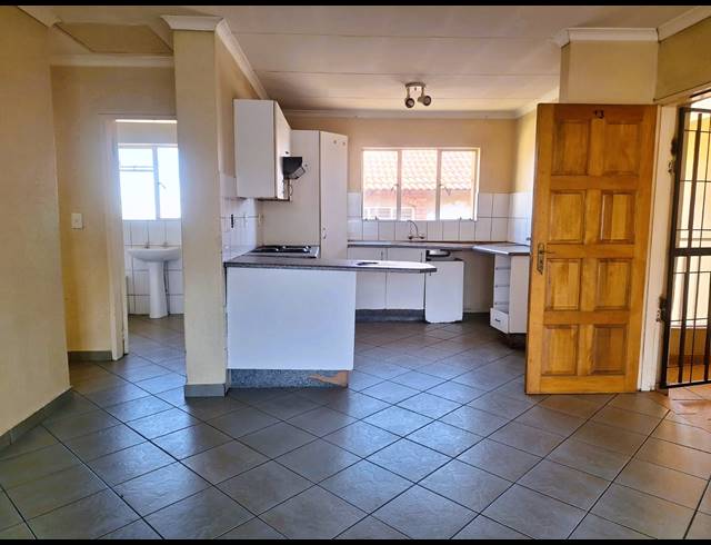 2 BEDROOM FLAT SOLD IN RENSBURG